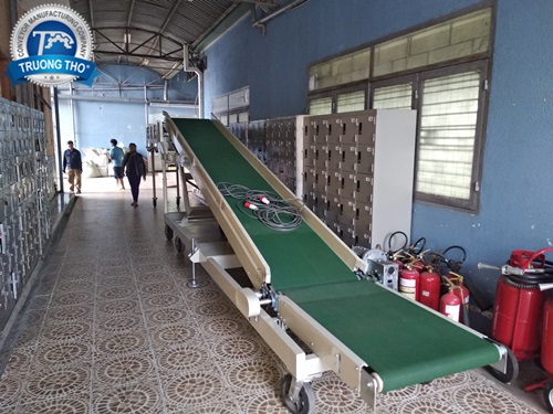 Băng tải nâng hạ di động