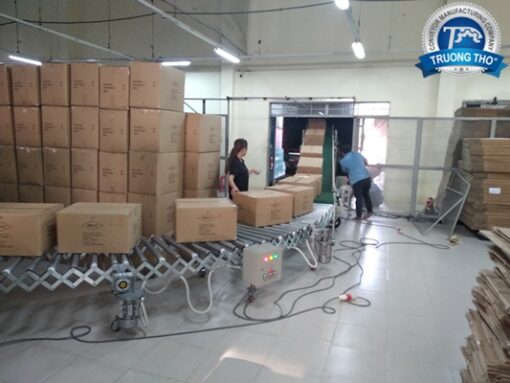 Bang tai pvc nghieng ket hop voi bang tai con lan xep