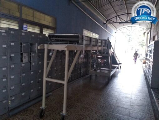 Bang tai pvc nghieng ket hop voi bang tai con lan xep